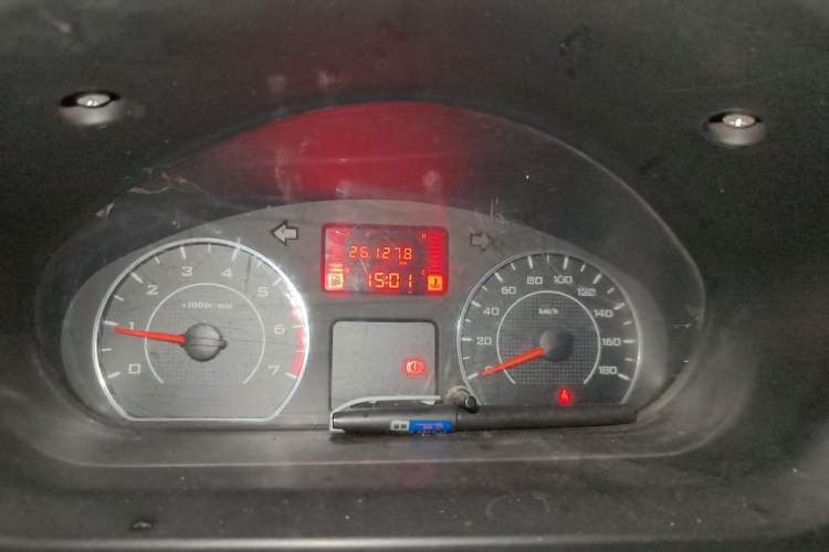 Used Wuling Rongguang V 2018 1.5L Practical Version Odometer Close Up