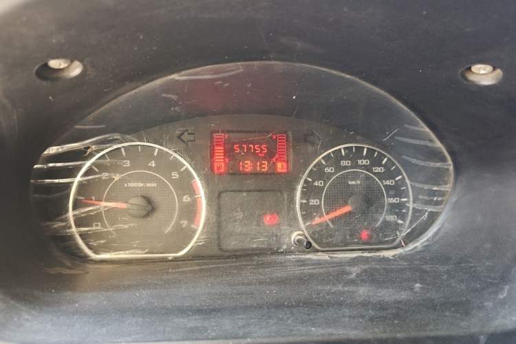 Used Wuling Rongguang V 2018 1.5L Practical Version Odometer Close Up