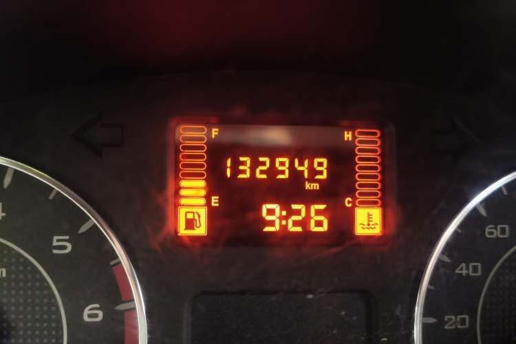 Used Wuling Rongguang V 2018 1.5L Practical Version Odometer Close Up