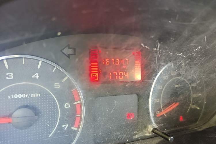 Used Wuling Rongguang V 2018 1.5L Practical Version Odometer Close Up