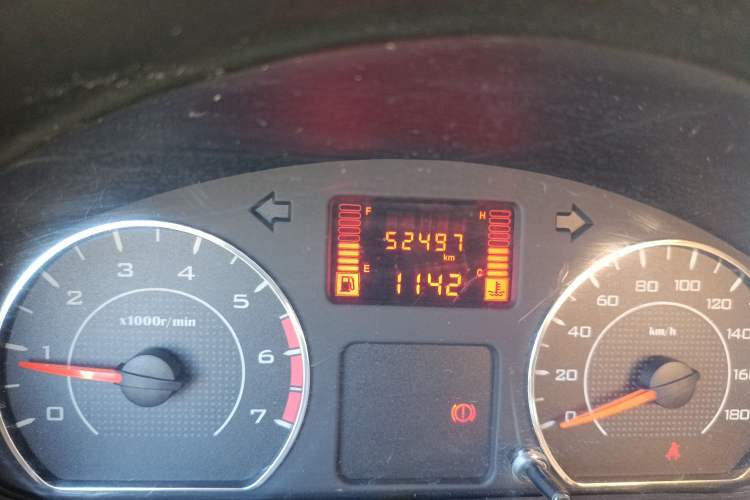Used Wuling Rongguang V 2018 1.5L Practical Version Odometer Close Up