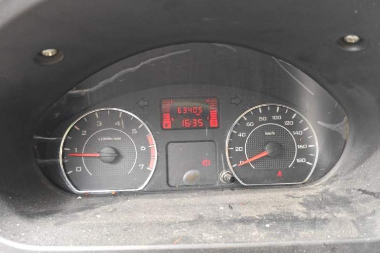 Used Wuling Rongguang V 2018 1.5L Practical Version Odometer Close Up