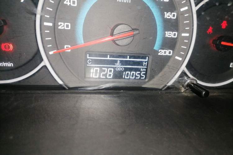 Used Wuling Rongguang V 2018 1.2L Standard Model Odometer Close Up