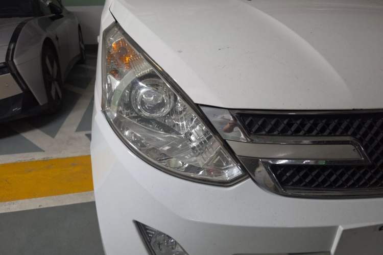 Used Wuling Rongguang V 2018 1.5L Standard Version Right Front Headlight