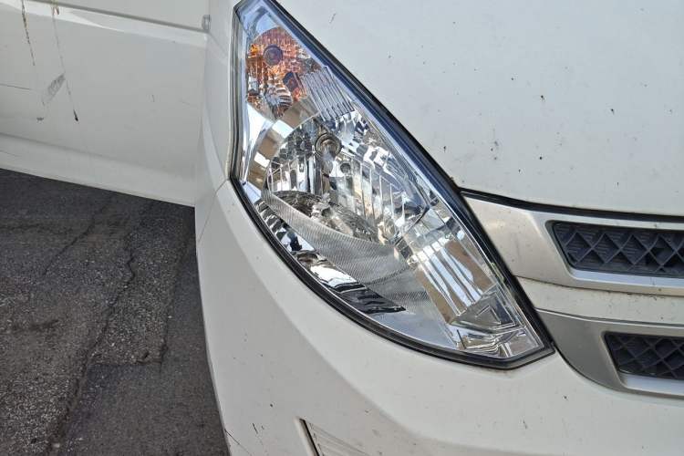 Used Wuling Rongguang V 2018 1.5L Practical Version Right Front Headlight