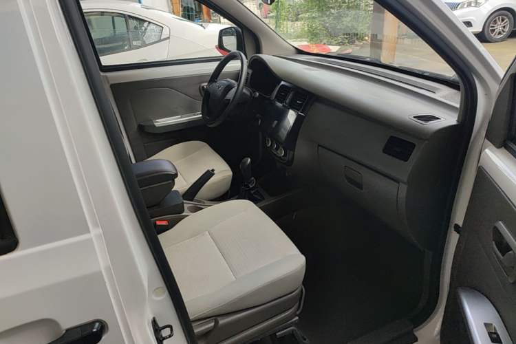 Used Wuling Rongguang V 2018 1.5L Practical Version Right Front Seat
