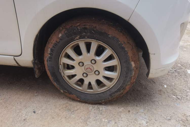 Used Wuling Rongguang V 2018 1.5L Standard Version Right Front Wheel Hub