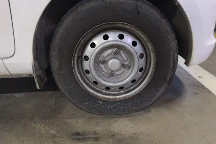 Used Wuling Rongguang V 2018 1.2L Practical Model Right Front Wheel Hub