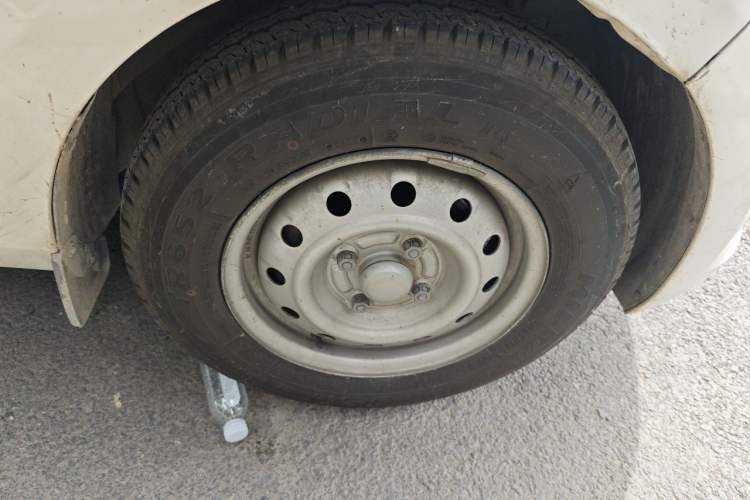 Used Wuling Rongguang V 2018 1.2L Practical Model Right Front Wheel Hub
