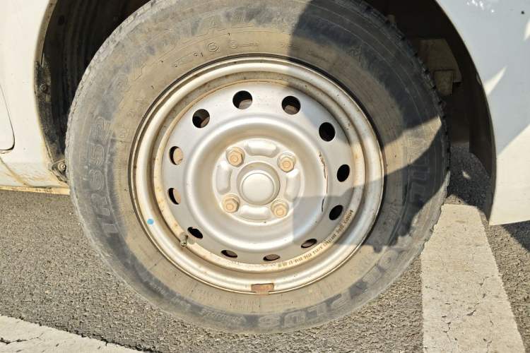 Used Wuling Rongguang V 2018 1.2L Practical Model Right Front Wheel Hub