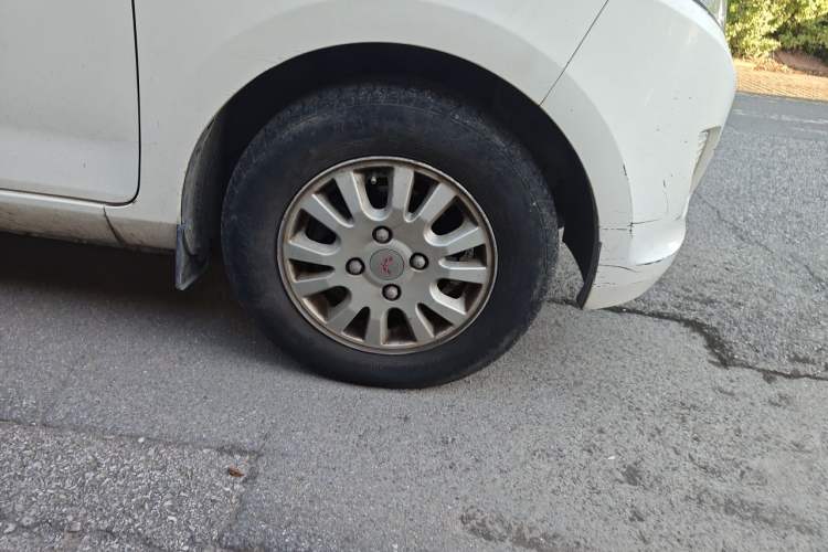 Used Wuling Rongguang V 2018 1.5L Practical Version Right Front Wheel Hub