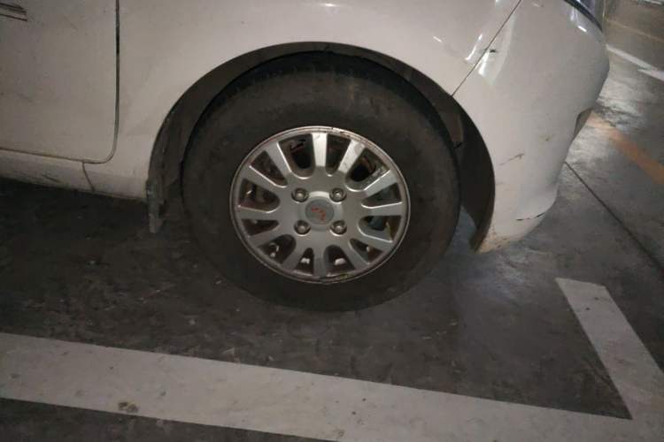 Used Wuling Rongguang V 2018 1.5L Standard Version Right Front Wheel Hub