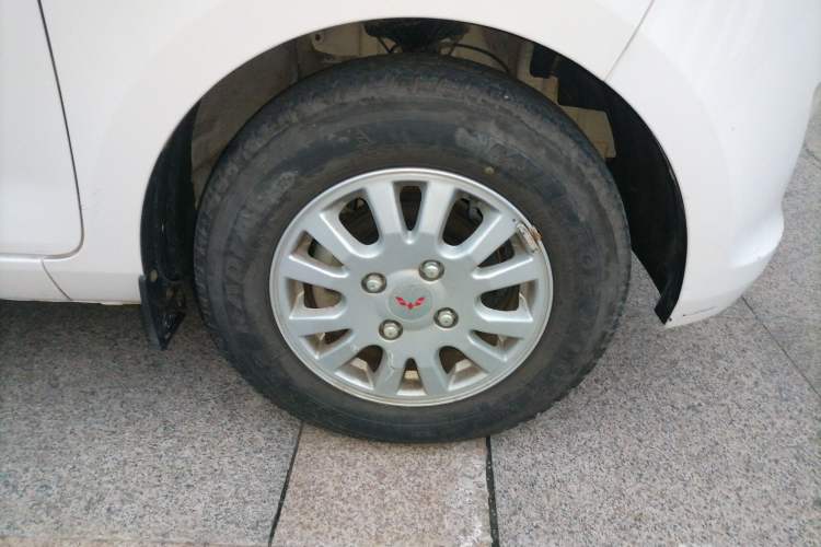 Used Wuling Rongguang V 2018 1.2L Standard Model Right Front Wheel Hub
