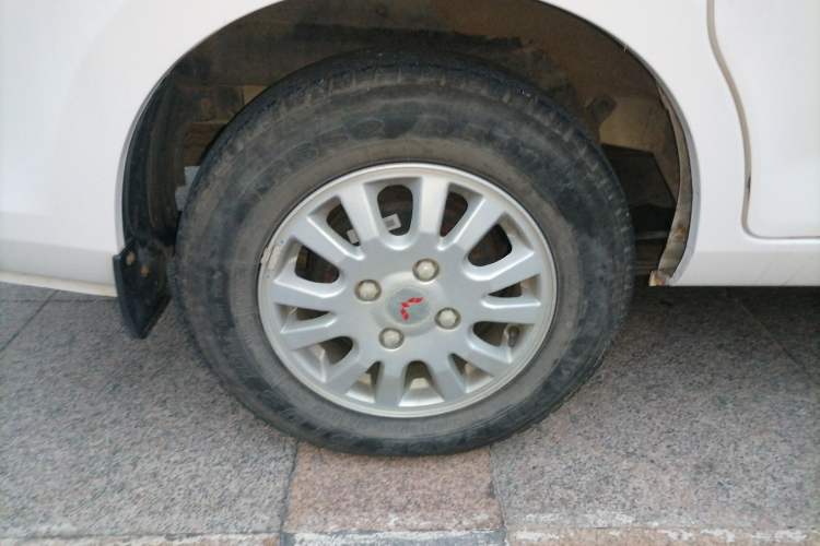 Used Wuling Rongguang V 2018 1.2L Standard Model Right Rear Wheel Hub