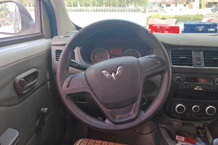 Used Wuling Rongguang V 2018 1.5L Practical Version Steering Wheel