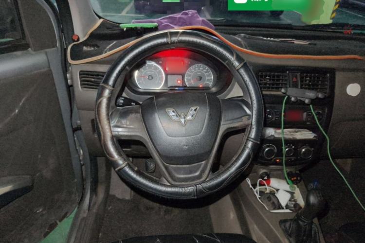 Used Wuling Rongguang V 2018 1.5L Practical Version Steering Wheel