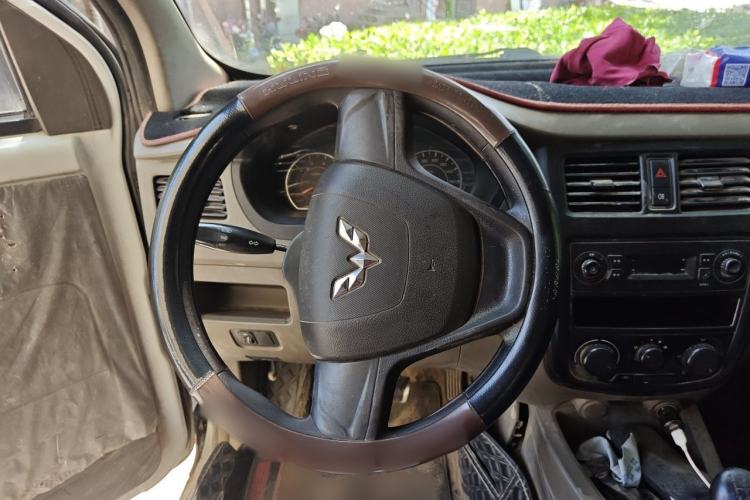 Used Wuling Rongguang V 2018 1.5L Practical Version Steering Wheel