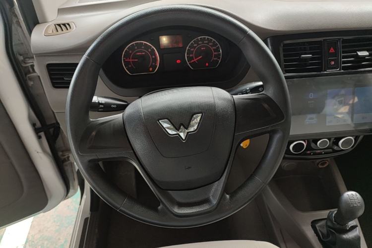 Used Wuling Rongguang V 2018 1.5L Practical Version Steering Wheel