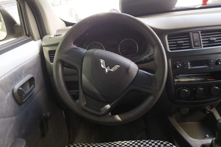Used Wuling Rongguang V 2018 1.5L Practical Version Steering Wheel