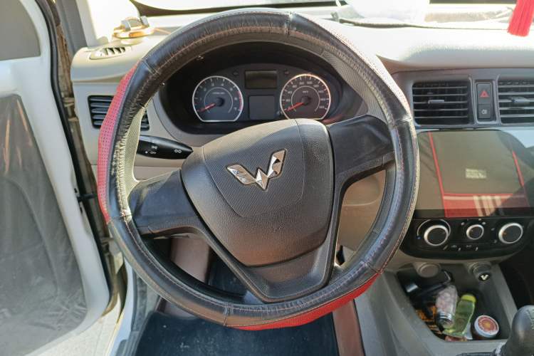 Used Wuling Rongguang V 2018 1.5L Practical Version Steering Wheel