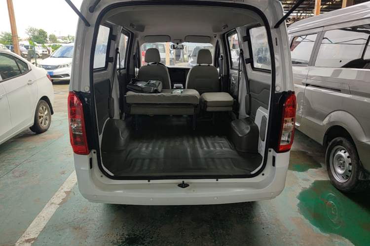 Used Wuling Rongguang V 2018 1.5L Practical Version Trunk