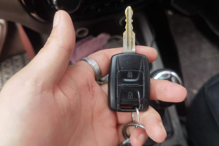 Used Wuling Rongguang V 2018 1.5L Standard Version Vehicle Key