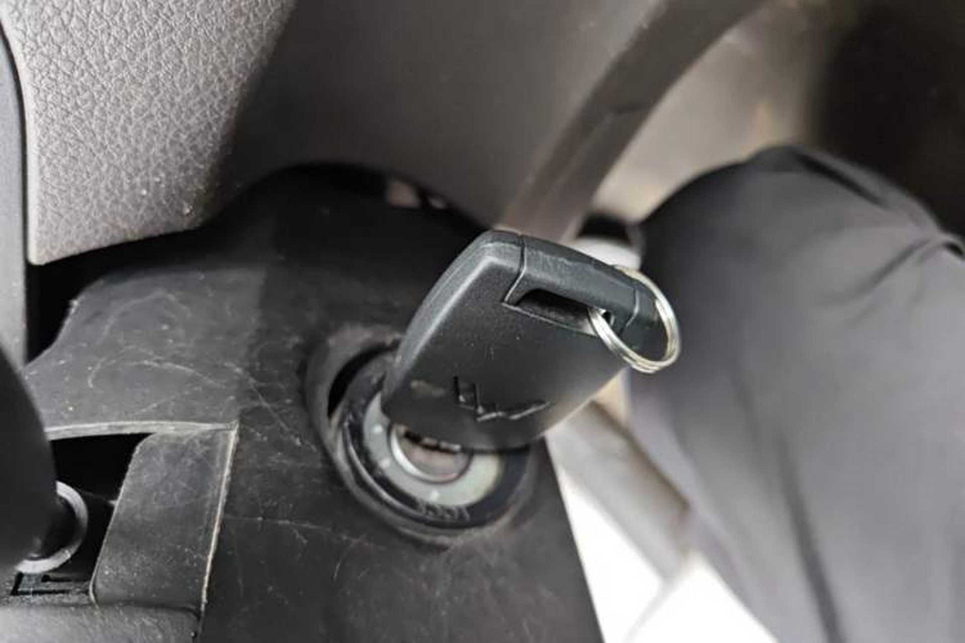 Used Wuling Rongguang V 2018 1.5L Standard Version Vehicle Key