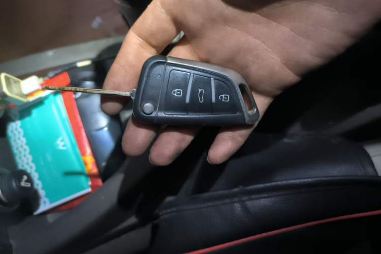 Used Wuling Rongguang V 2018 1.5L Standard Version Vehicle Key