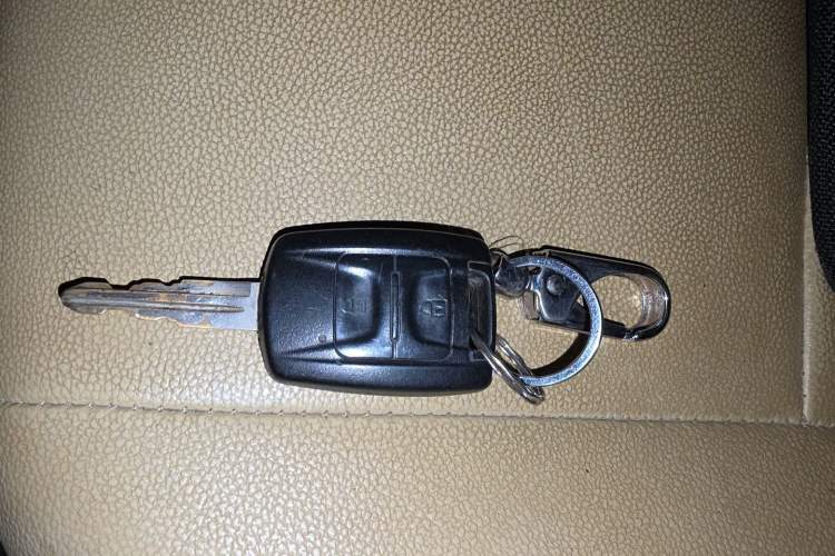 Used Wuling Rongguang V 2018 1.5L Standard Version Vehicle Key