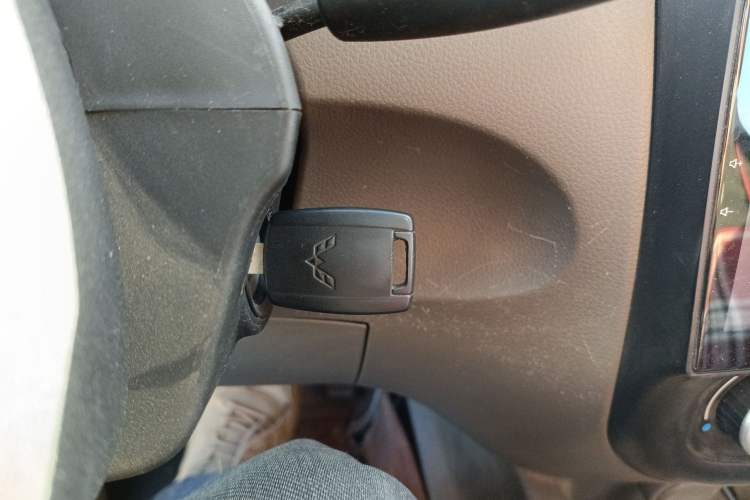 Used Wuling Rongguang V 2018 1.5L Practical Version Vehicle Key