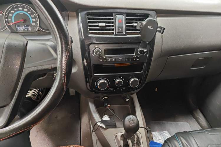 Used Wuling Rongguang V 2018 1.5L Standard Version Audio And AC Panel