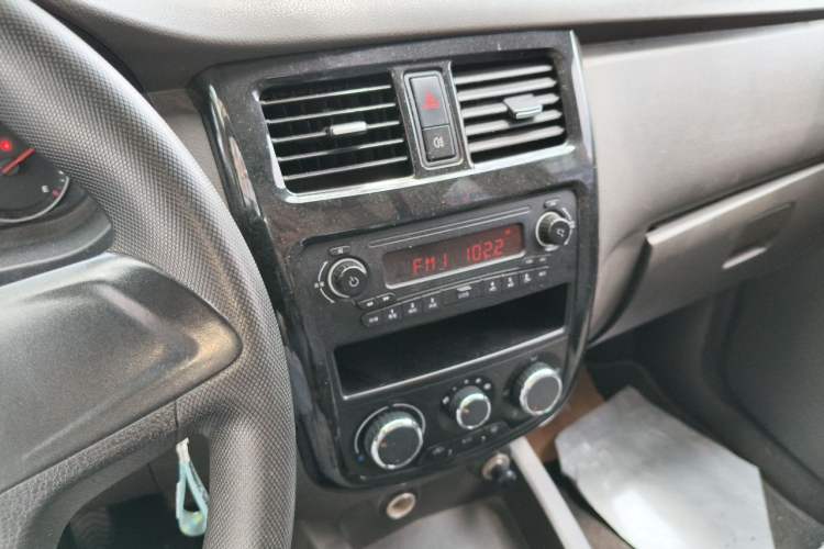 Used Wuling Rongguang V 2018 1.5L Standard Version Audio And AC Panel