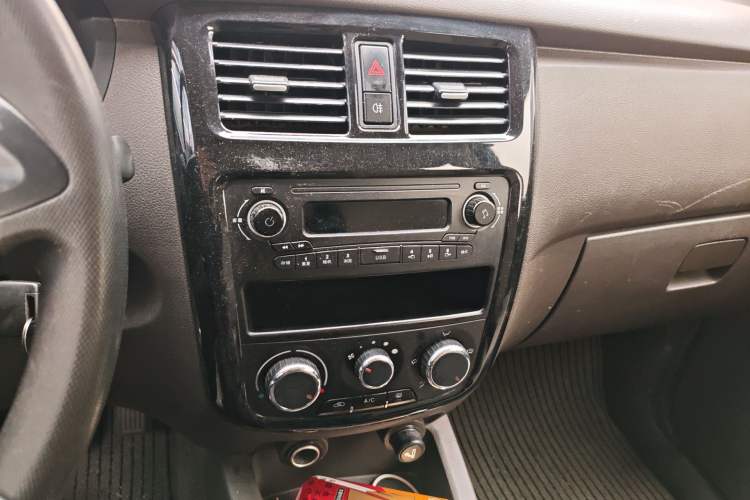 Used Wuling Rongguang V 2018 1.5L Standard Version Audio And AC Panel