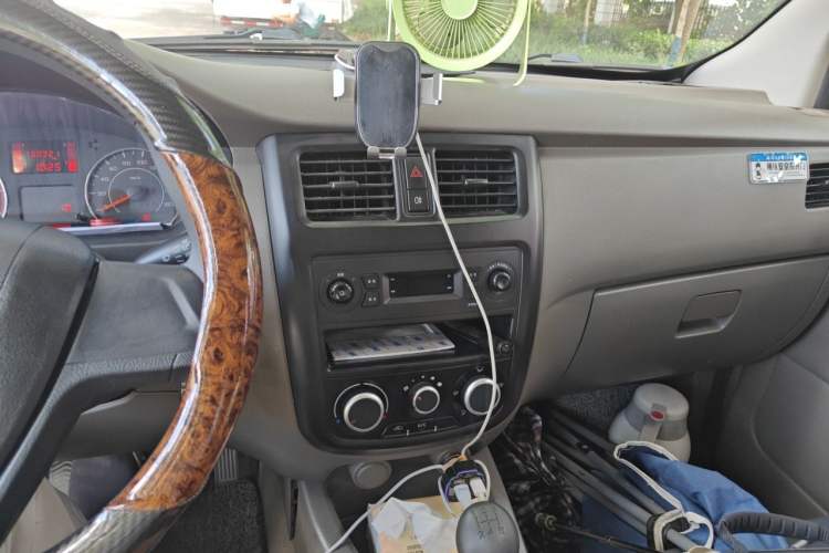 Used Wuling Rongguang V 2018 1.5L Practical Version Audio And AC Panel