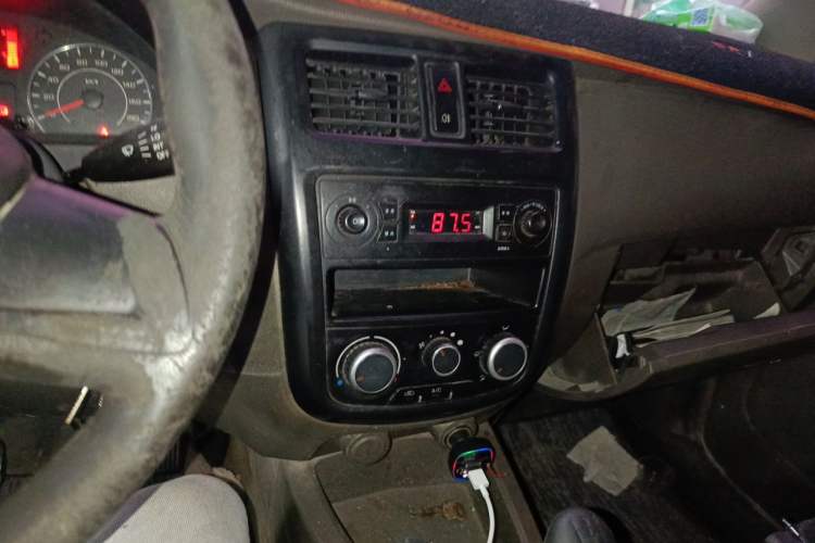 Used Wuling Rongguang V 2018 1.5L Practical Version Audio And AC Panel