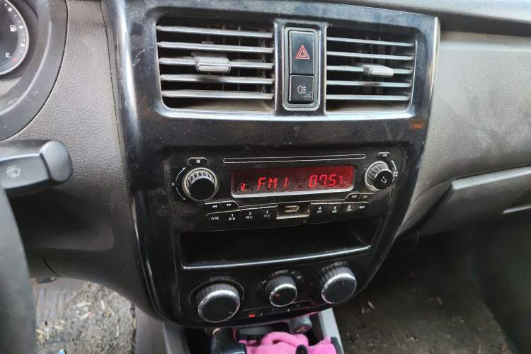 Used Wuling Rongguang V 2018 1.5L Standard Version Audio And AC Panel