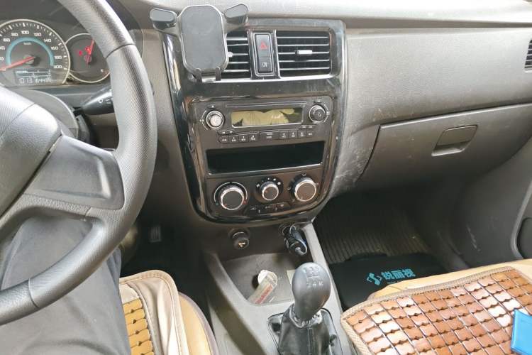 Used Wuling Rongguang V 2018 1.5L Standard Version Audio And AC Panel