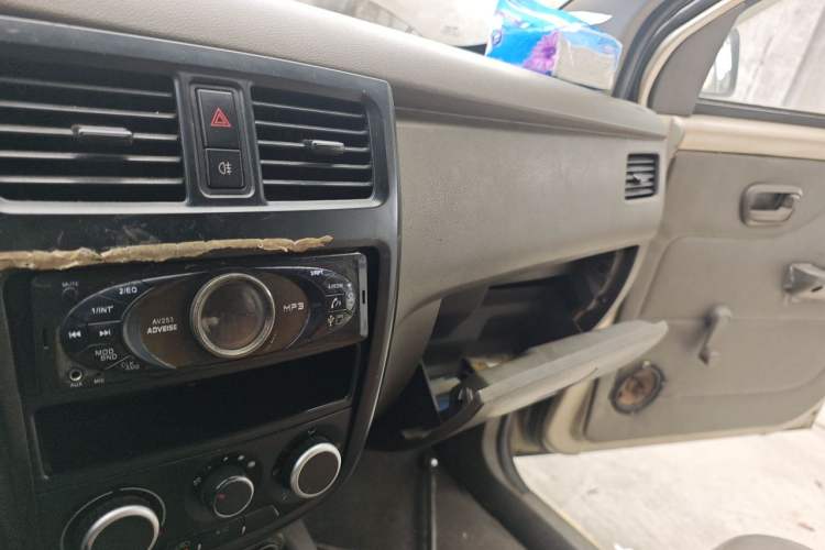 Used Wuling Rongguang V 2018 1.5L Practical Version Audio And AC Panel