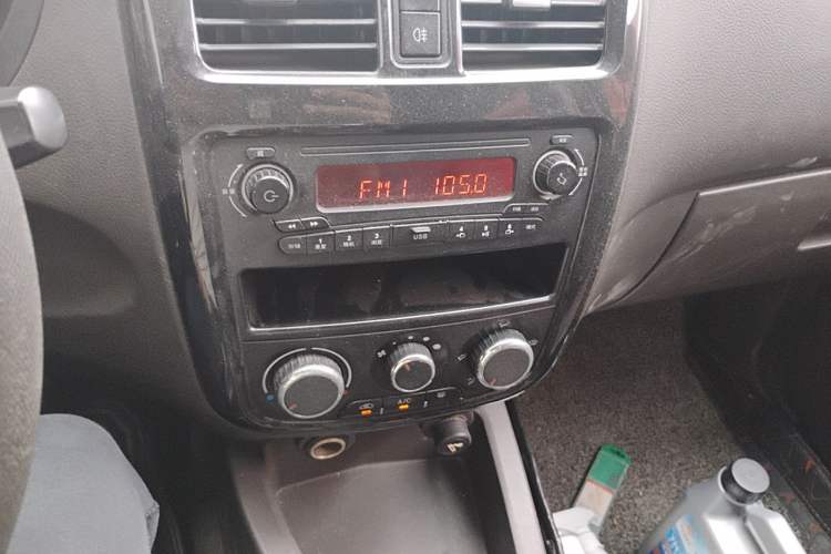 Used Wuling Rongguang V 2018 1.5L Standard Version Audio And AC Panel