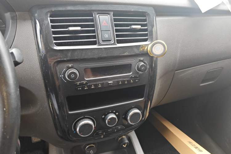 Used Wuling Rongguang V 2018 1.5L Standard Version Audio And AC Panel