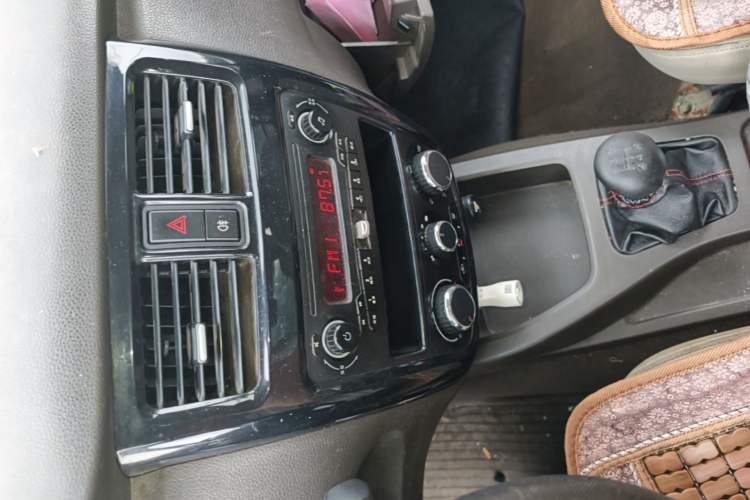 Used Wuling Rongguang V 2018 1.5L Standard Version Audio And AC Panel