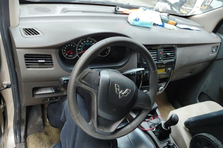 Used Wuling Rongguang V 2018 1.5L Standard Version Center Console