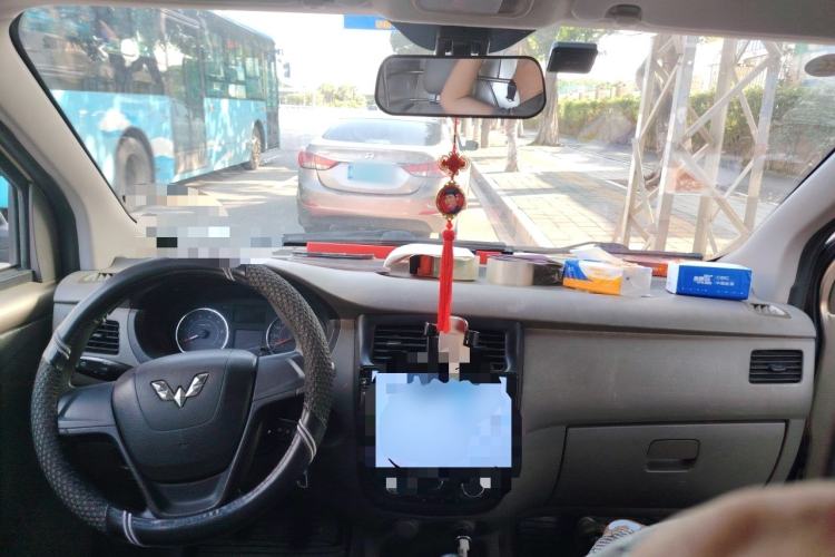 Used Wuling Rongguang V 2018 1.5L Standard Version Center Console