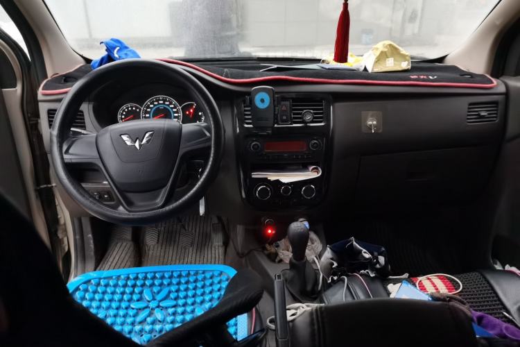 Used Wuling Rongguang V 2018 1.5L Standard Version Center Console