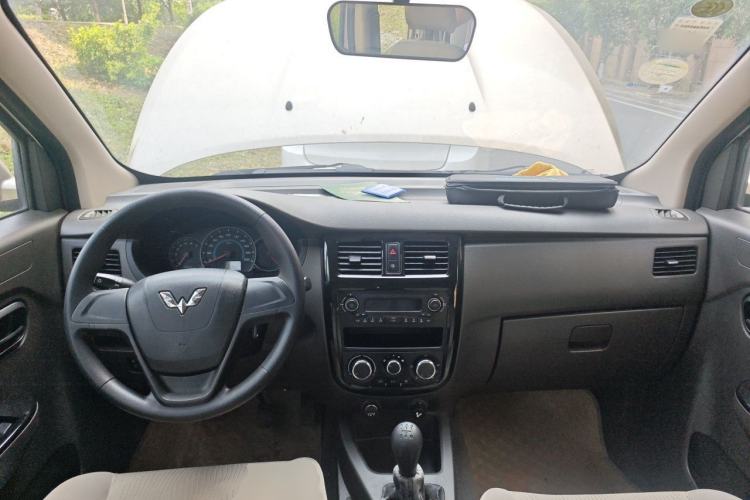 Used Wuling Rongguang V 2018 1.5L Standard Version Center Console
