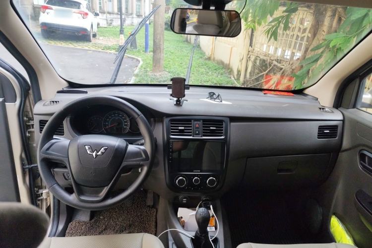 Used Wuling Rongguang V 2018 1.5L Standard Version Center Console