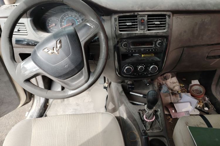 Used Wuling Rongguang V 2018 1.5L Standard Version Center Console