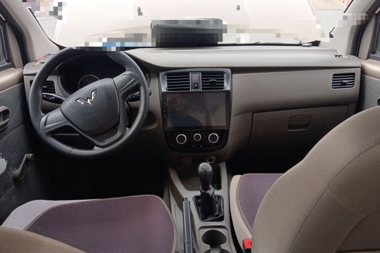 Used Wuling Rongguang V 2018 1.5L Standard Version Center Console