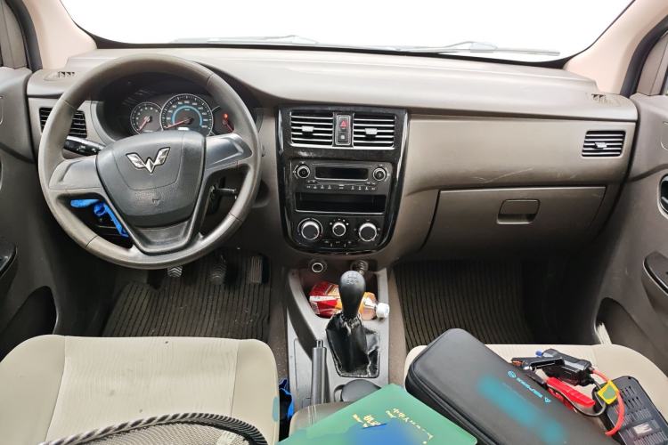Used Wuling Rongguang V 2018 1.5L Standard Version Center Console