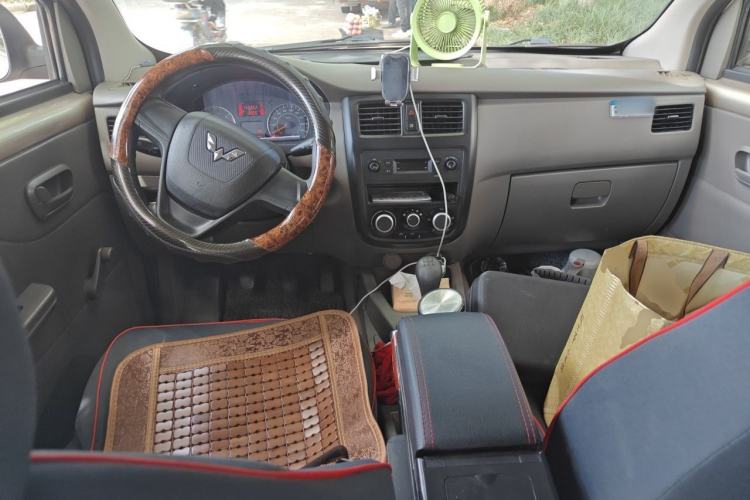 Used Wuling Rongguang V 2018 1.5L Practical Version Center Console